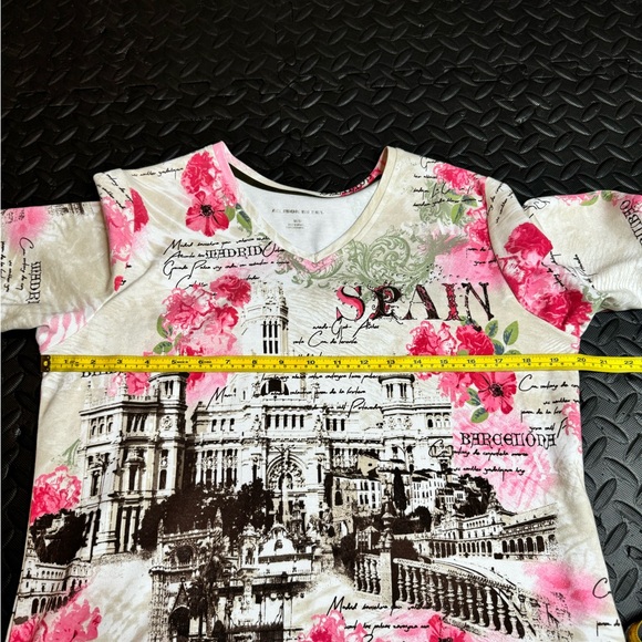 Spain architecture graphic tee with rhinestone detail - Picture 5 of 6